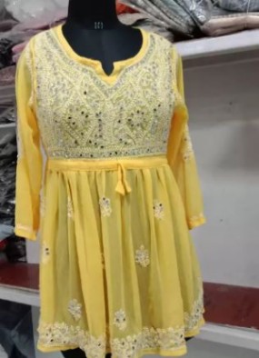 Short Chikankari Kurtis Under 500, Short Chikankari Kurtis Under 500 Meesho, Chikankari Short Kurti, Short kurti Meesho, Lucknowi Chikankari Short Kurti, Rs. 500, Samad gyan Kurti Rewiew, Tasneem Chikankar Art