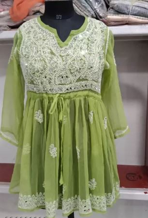 Short Chikankari Kurtis Under 500, Short Chikankari Kurtis Under 500 Meesho, Chikankari Short Kurti, Short kurti Meesho, Lucknowi Chikankari Short Kurti, Rs. 500, Samad gyan Kurti Rewiew, Tasneem Chikankar Art